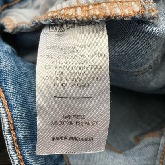 OLGYN Distressed Jean Short -Fits like a 6 - Size 8 - Picture 5 of 5